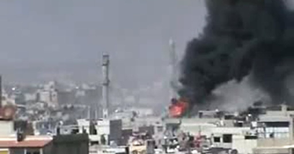 8.jun.2012 - Imagem divulgada no You Tube mostra locais supostamente atingidos  pelas forças do regime sírio