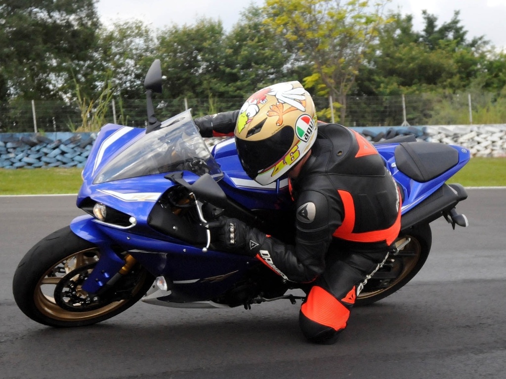 Controle de tração permite a pilotos iniciantes acelerar mais cedo nas saídas de curvas - Maurício Maranhão/Infomoto