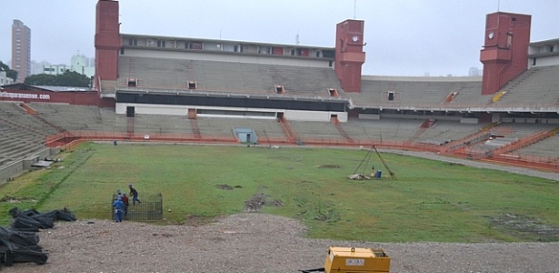 Estádio Arena da Baixada, em obras para a Copa de 2014, deverá ser entregue em março de 2013