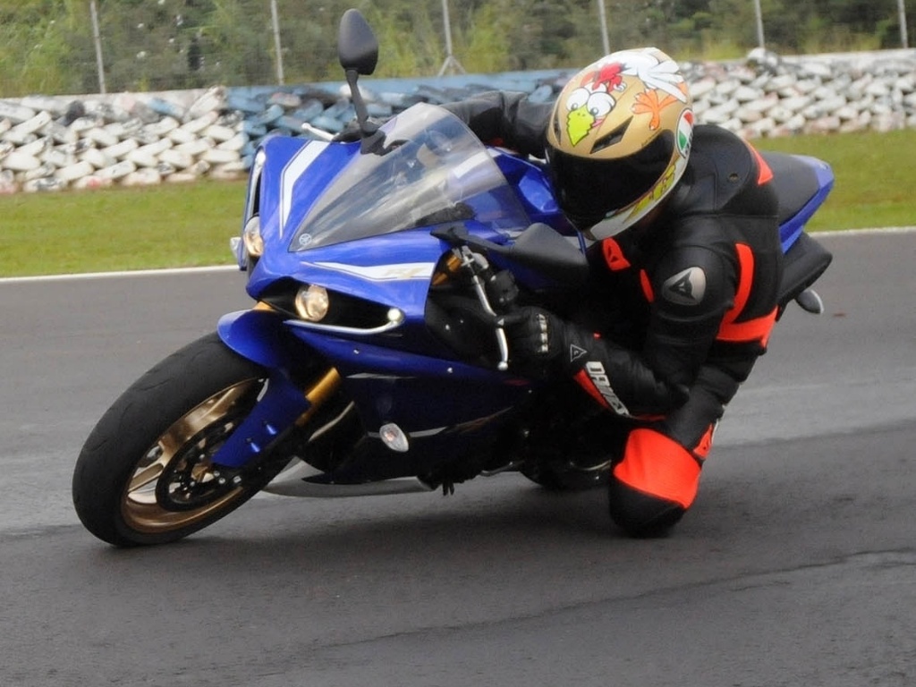 Nova Yamaha YZF R1 2013 ganha controle de tração e pode ser sua por R$ 61.490 - Maurício Maranhão/Infomoto