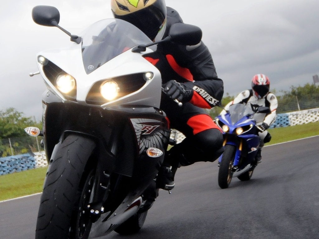 Pista úmida do autódromo de Londrina (PR) foi cenário ideal para testar o novo controle de tração - Maurício Maranhão/Infomoto