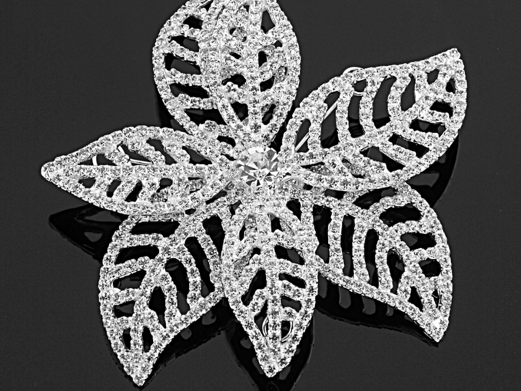 Arranjo para os cabelos feito com brilhantes, de Rosana Negrão (www.rosananegrao.com.br) - Rosana Negrão/Divulgação