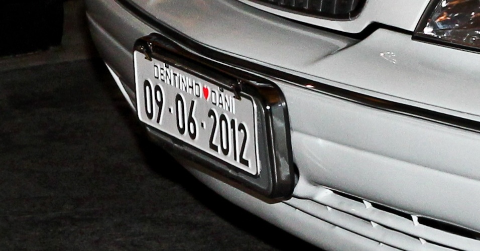 Detalhe da placa da limousine em que Dentinho chegou ao seu casamento com Dani Souza na Casa Petra Moema, em São Paulo (9/6/2012)