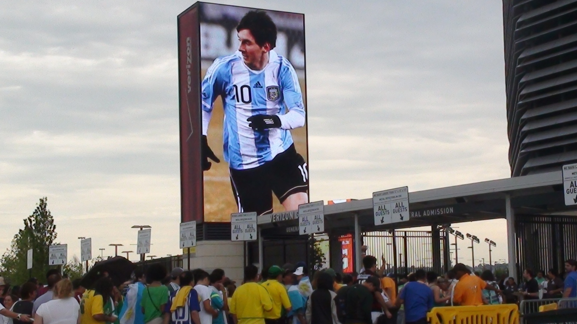 Messi estampa painel do estádio MetLife - Bruno Thadeu/UOL