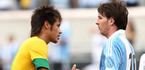 Messi e Neymar se cumprimentam antes do amistoso em Nova Jersey, nos EUA - MOWA PRESS