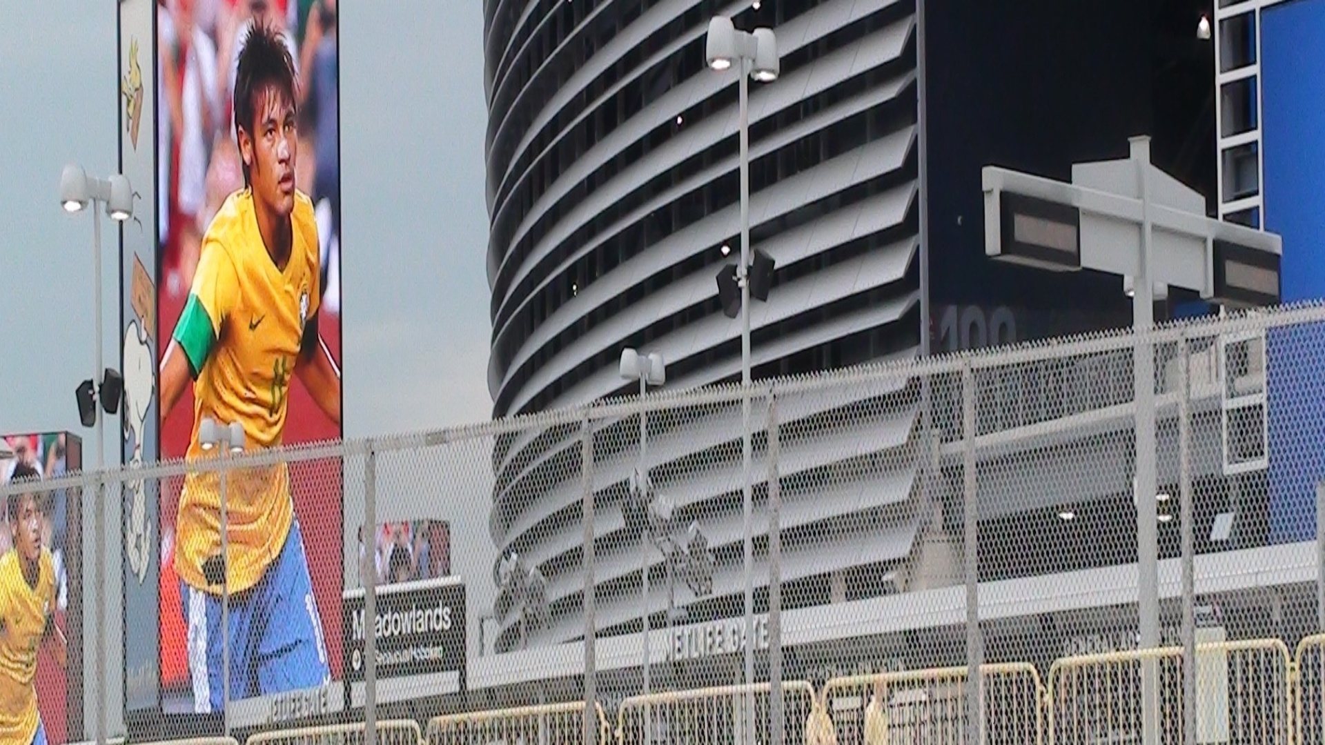 Painel com imagem de Neymar decora estádio MetLife, em Nova Jersey - Bruno Thadeu/UOL
