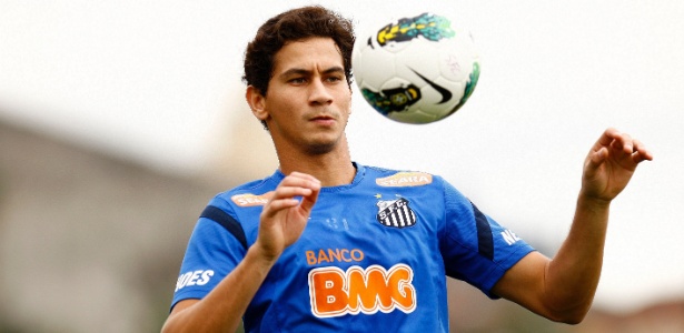 Para se desfazer do meia, Santos quer uma oferta alta do grupo DIS - Ricardo Saibun/AGIF