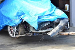 Porsche da atriz Lindsay Lohan destruído após colidir com um caminhão em Los Angeles, Califórnia (8/6/12)