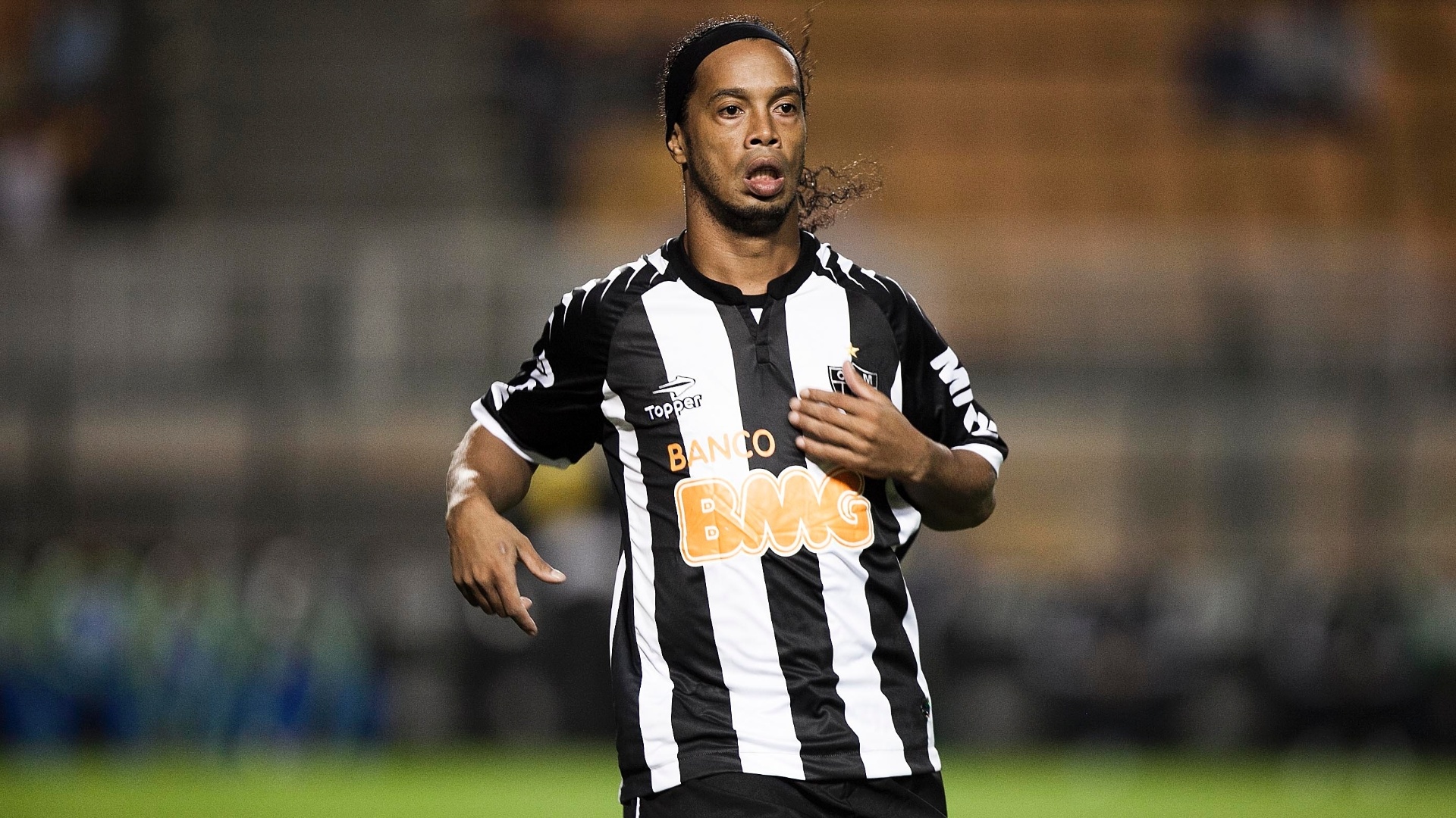 Ronaldinho Gaúcho em sua estreia pelo Atlético-MG contra o Palmeiras no Pacaembu