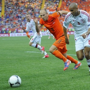 Robben em ação pela Holanda; seleção favorita não converteu as chances que teve e perdeu 