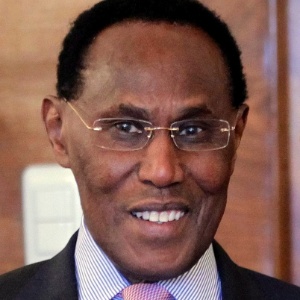 Foto de março de 2012 mostra o ministro queniano do Interior, George Kinuthia Saitoti, que morreu hoje - Yuri Kochetkov/EFE