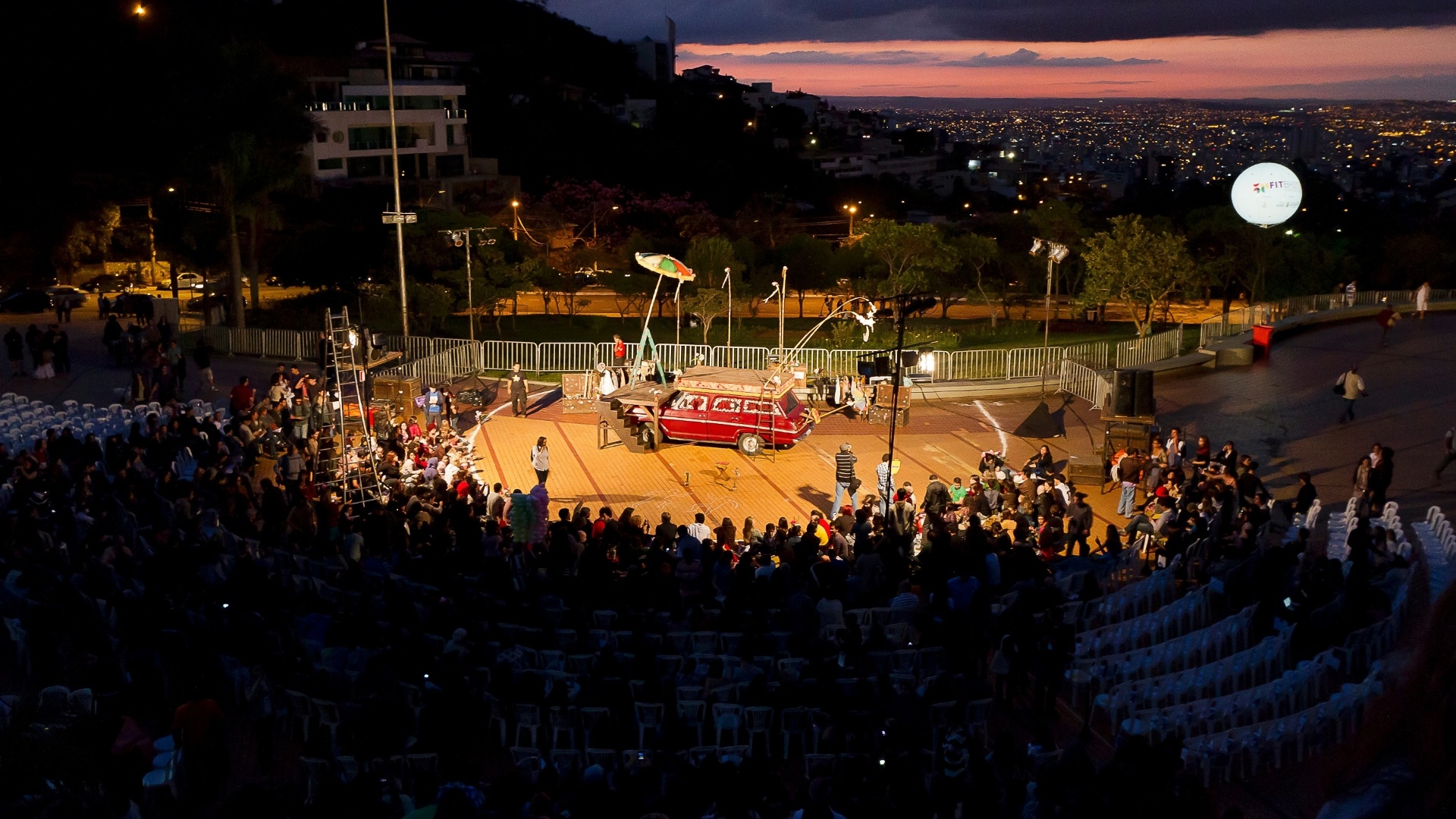 O Grupo Galpão, de Minas Gerais, apresenta a peça "Romeu e Julieta" nas ruas de Belo Horizonte na 11ª edição do FIT-BH (9/6/12) - Guto Muniz