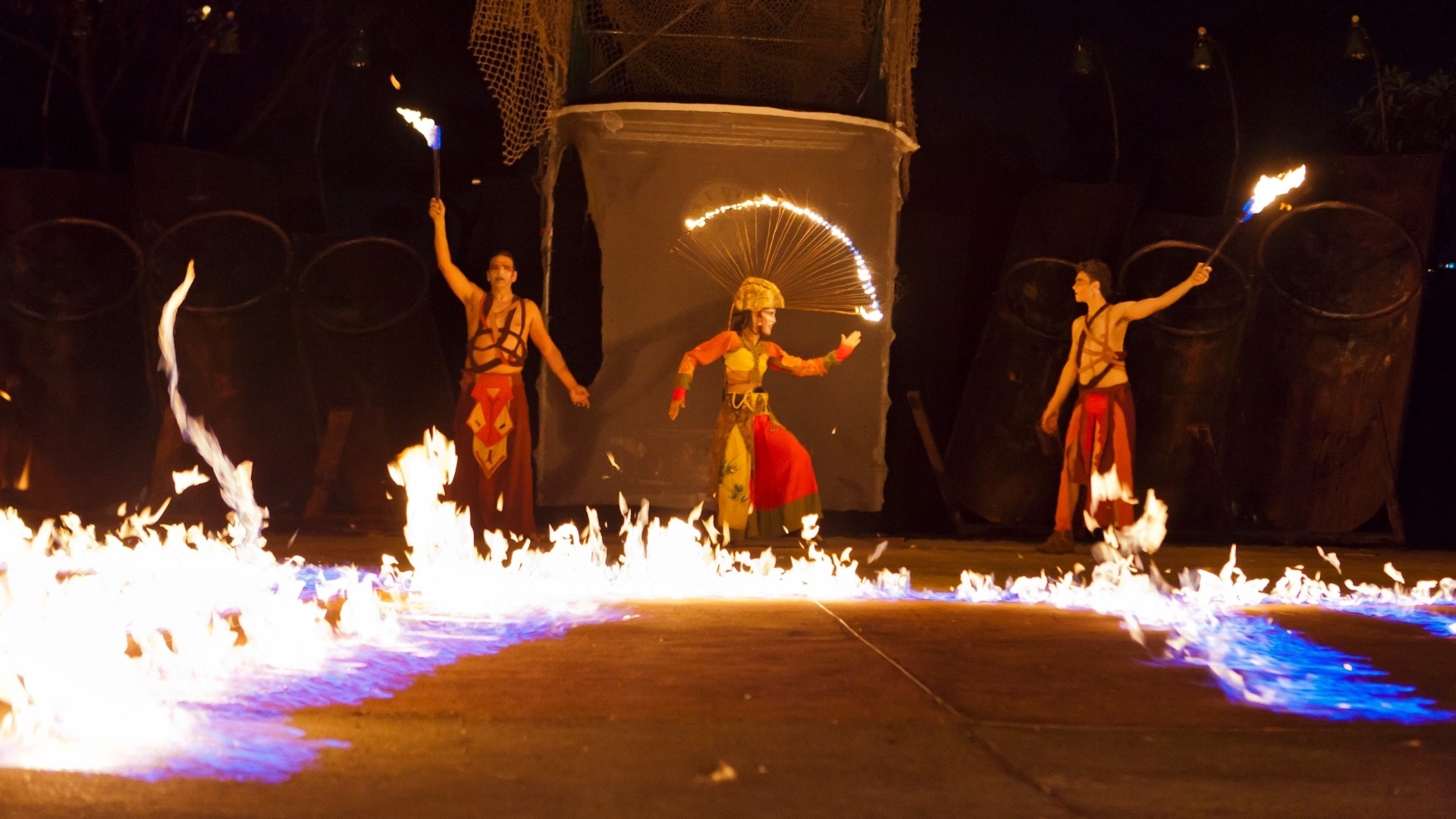 O grupo internacional Antagon, da Alemanha, apresenta o espetáculo "Time Out" no Centro Esportivo Milionários na 11ª edição do Festival Internacional de Teatro em Belo Horizonte, Minas Gerais - Marco Aurélio Prates