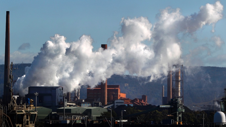A foto é de uma siderúrgica em Sidney, uma das 500 empresas mais poluidoras do país - Tim Wimborne/Reuters - 7.jul.2011