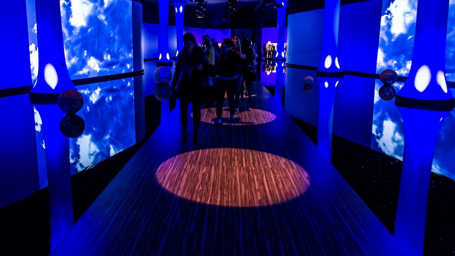 Cenografia na entrada do SPFW Verão 2013 - Flavio Florido/UOL