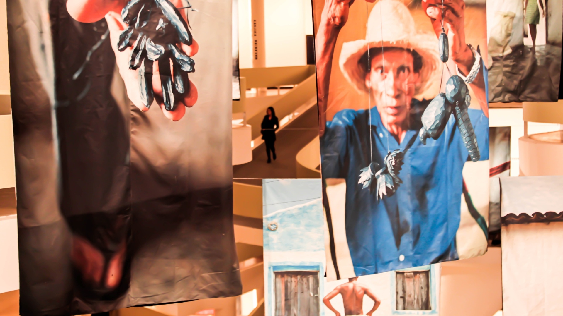 Exposição na entrada do SPFW Verão 2013 - 2 - Flavio Florido/UOL