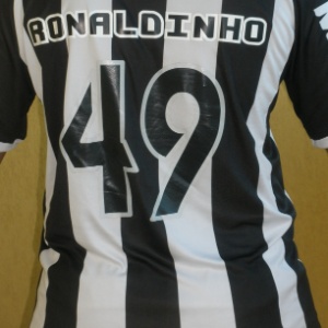 Loja do Atlético-MG já iniciou as vendas da camisa oficial de Ronaldinho Gaúcho, com número 49 - Divulgação/Atlético-MG