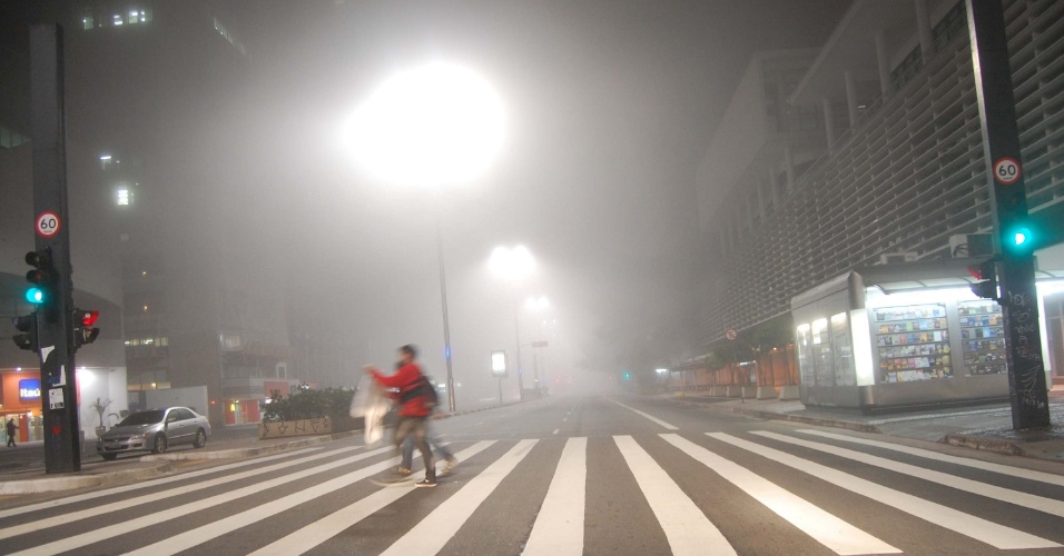 12.jun.2012 - Neblina na região da avenida Paulista, em São Paulo