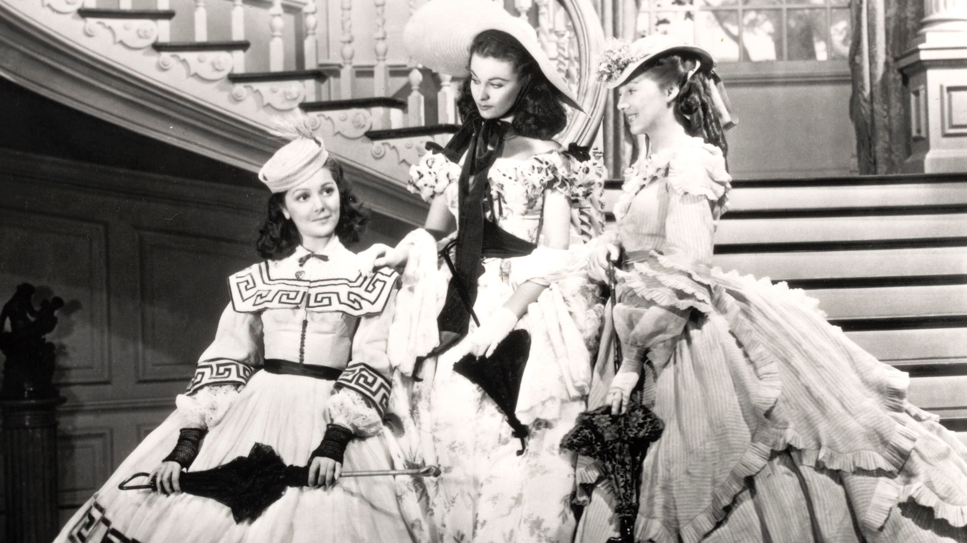 Da esquerda para direita: Ann Rutherford,  Vivien Leigh, como Scarlett O`Hara e Evelyn Keyes, em "E o Vento Levou" - AP Photo/New Line Cinema