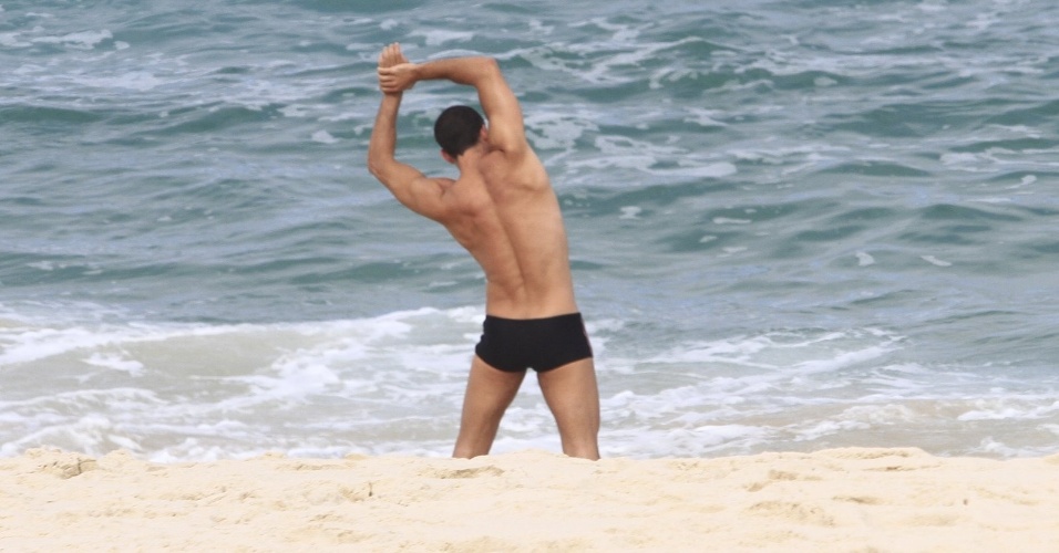 Malvino Salvador se exercitou na praia da Barra da Tijuca, zona oeste do Rio (12/6/12)