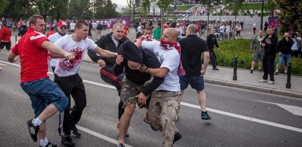 Russo é espancado por grupo de poloneses nos arredores do Estádio de Varsóvia