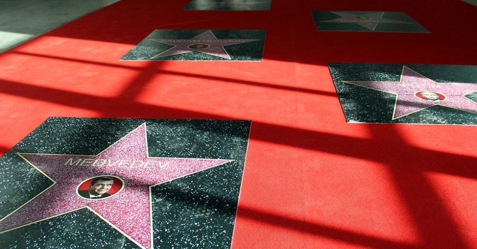 "Star Avenue" ("Avenida das Estrelas") inclui retratos de líderes totalitários, como Josef Stálin, Vladimir Lenin e Adolf Hitler - Roman Lebed / BBC Ucrânia