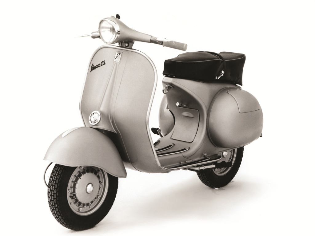 A Vespa 150 GS, de 1955, foi criada por Corradino D'Ascanio. A motinho tem estrutura em aço pintado, além de borracha, couro e plástico - Divulgação