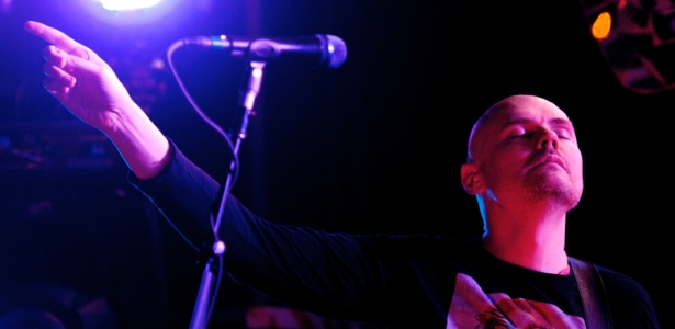 Billy Corgan, do Smashing Pumpkins, durante show em Madri, em dezembro de 2011 - Getty Images