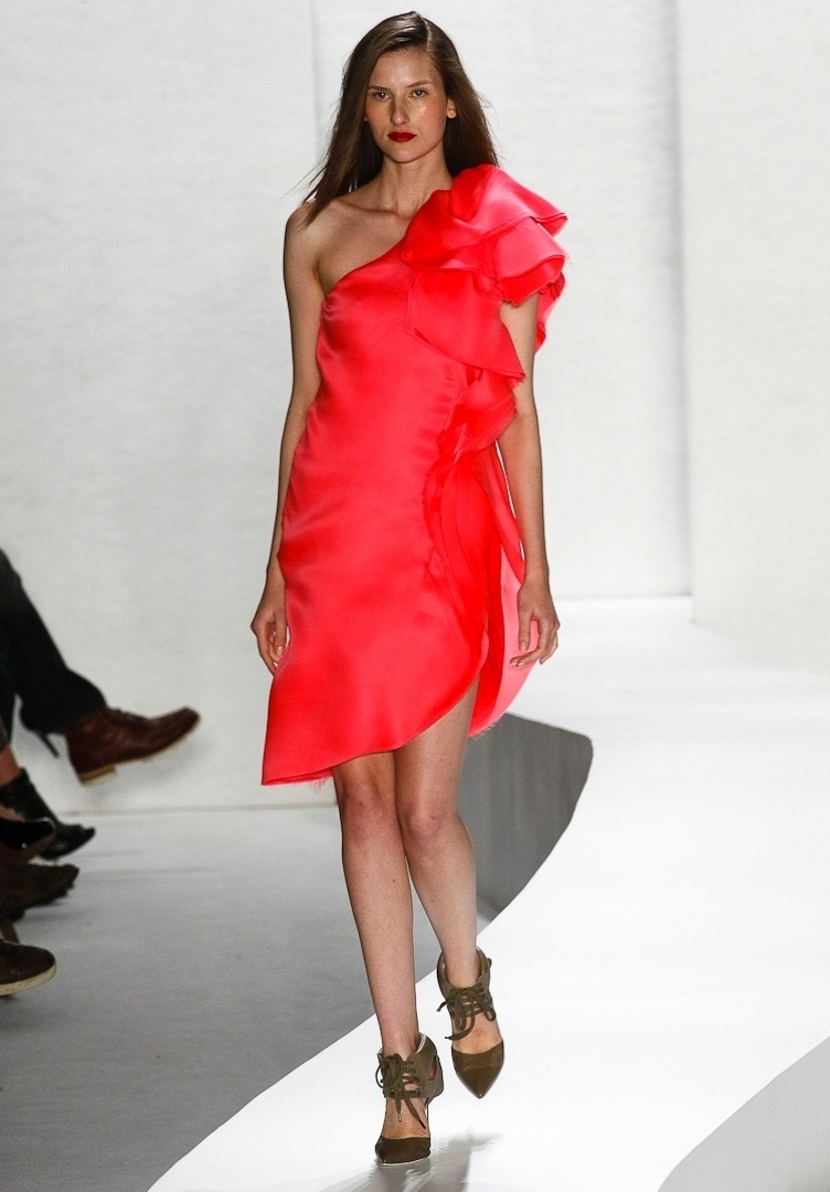 Desfile de Tufi Duek na SPFW Verão 2013 - Alexandre Schneider/UOL