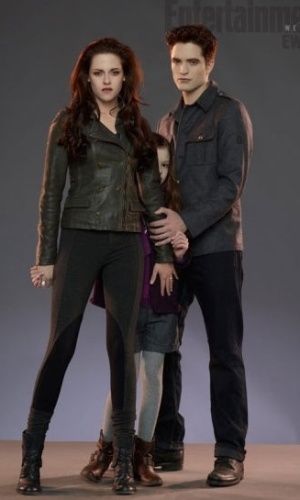 Saíram as primeiras fotos de Renesmee, filha de Bella e Edward. Ela é vivida por Mackenzie Foy. E também há várias outras do filme. Todas são da mais recente edição da revista Entertainment Weekly
