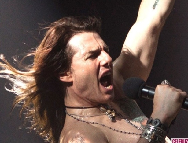 Tom cruise com visual para Rock of Ages: O Filme, no qual vive um roqueiro de sucesso  - W Magazine