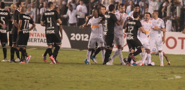 Confusão generalizada em 2012, no primeiro jogo da semifinal da Copa Libertadores - Fernando Donasci/UOL