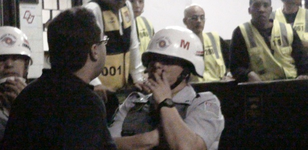 Funcionário do Santos negociou com a Policia Militar a liberação dos torcedores - Vitor Pajaro/UOL