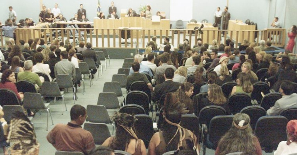 Julgamento dos acusados de atear fogo ao índio Galdino Jesus dos Santos, morto em 1997 - Sérgio Lima/Folhapress - 06.nov.2001