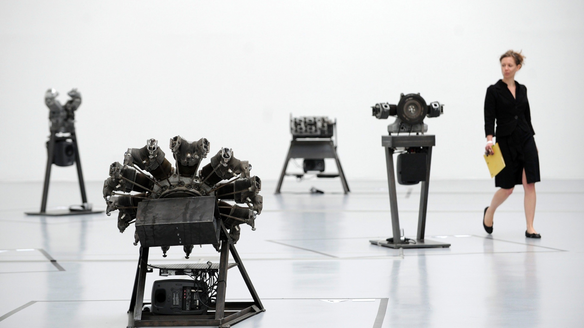 Obras expostas na 13ª edição da Documenta de Kassel (Alemanha), mostra de arte que acontece a cada cinco anos desde 1995 e espera receber até um milhão de visitantes - EFE/Uwe Zucchi