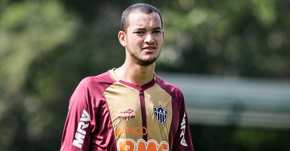 Réver participa de treino do Atlético-MG na Cidade do Galo (8/6/2012)