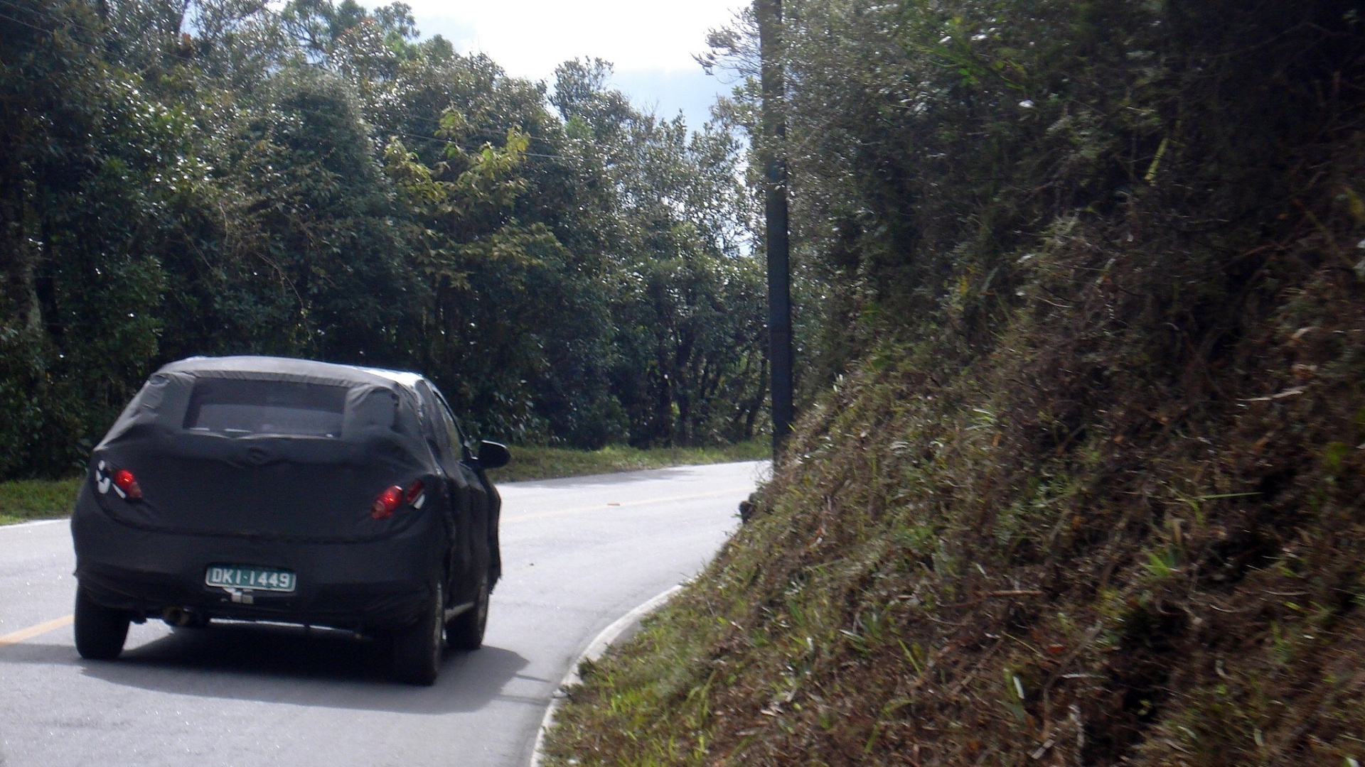 12.Jun.2012 - Chevrolet Ônix hatch é avistado no Parque dos Lagos, em Campos do Jordão (SP) - Gustavo Ceresini/UOL