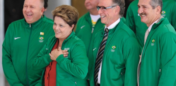 Dilma Rousseff com alguns atletas no Palácio do Planalto; ciclo atual é o mais rico da história brasileira