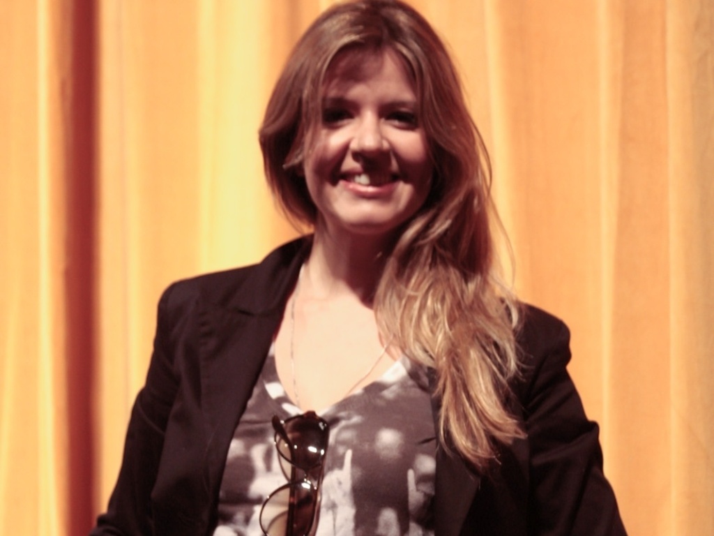 A atriz Mariana Santos interpreta a lanterninha do cinema, que interage com o público e costura a história de "Atreva-se" - Marcos Ribas/ Photo Rio News