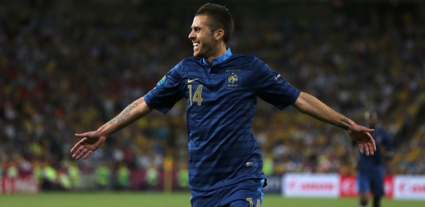 Menez comemora seu gol na vitória da seleção francesa diante da Ucrânia