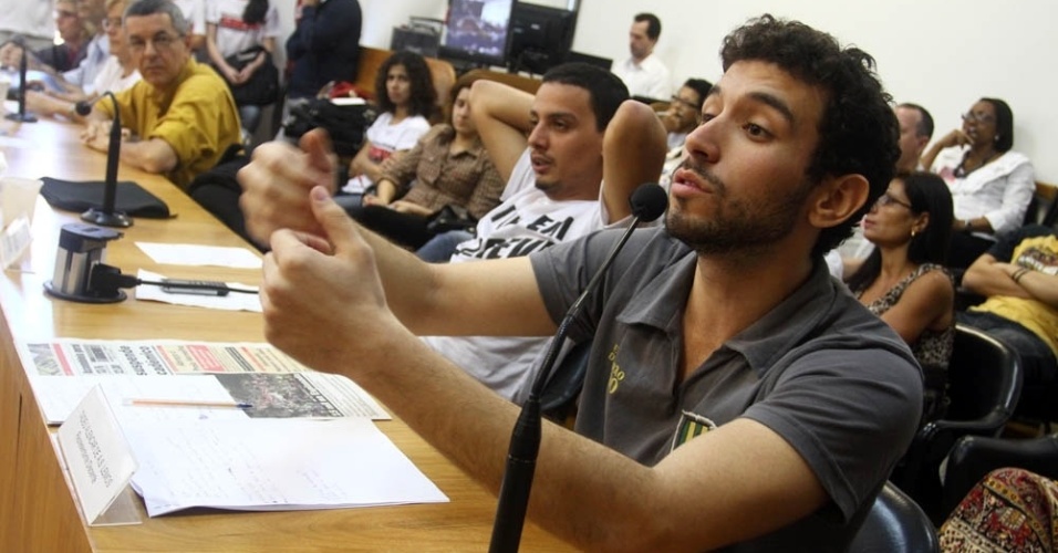 Na última quinta-feira (14), o Conselho Universitário da UFRJ esteve reunido. O encontro presidido pelo reitor da UFRJ, Carlos Levi, teve a participação de estudantes - Ricardo Cassiano/UOL