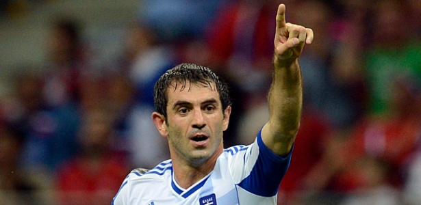 Atacante Karagounis comemora seu gol no duelo contra a Rússia pela Eurocopa