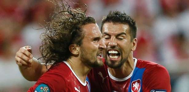 Jirácek comemora gol que levou os tchecos para as quartas de final da Euro