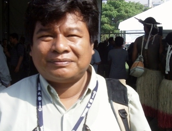 Edwin Vasquez Campos, coordenador geral da COICA, que representa tribos indígenas amazônicas em nove países: "Nossa demanda é que os povos indígenas sejam considerados, consultados e respeitados nos projetos de políticas de estado. Vamos reunir povos indígenas do mundo todo para elaborar uma posição conjunta aqui."
