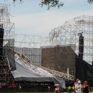Foto no Twitter mostra o palco do show do Radiohead caído no Canadá (16/6/12) - Reprodução