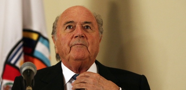 Joseph Blatter participa de evento em homenagem aos 50 anos da Copa no Chile - EFE/Mario Ruiz