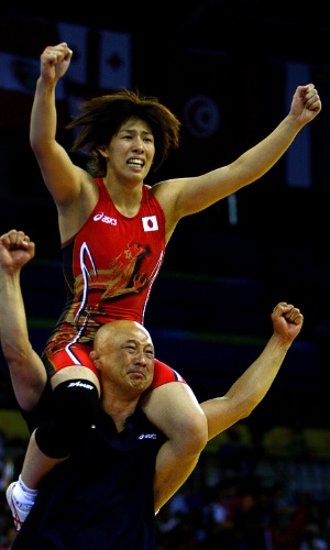 Saori Yoshida é dona de um retrospecto impressionante na luta olímpica. A japonesa é bicampeã olímpica na categoria até 55 kg, passou anos sem ser derrotada e chegou à marca de cem vitórias consecutivas.