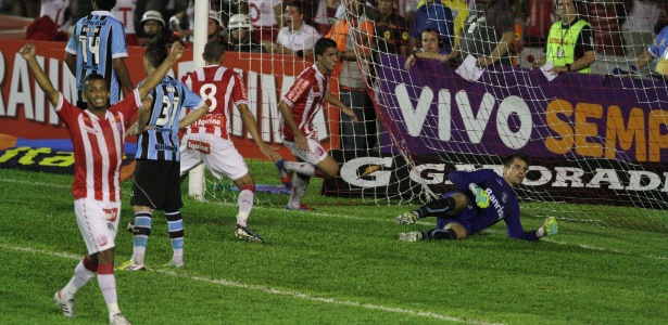 O Náutico foi um dos pequenos que superou o Grêmio no Campeonato Brasileiro 2012 - RODRIGO LOBO/JC IMAGEM/AE