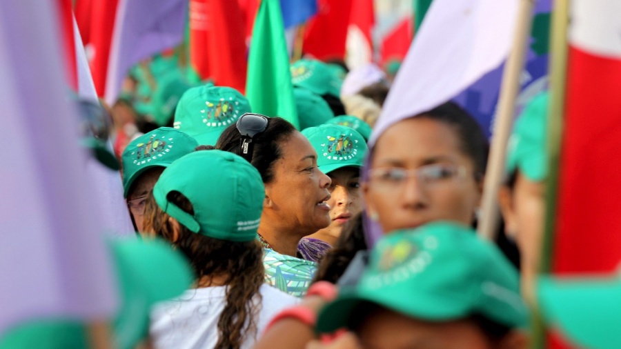 Mulheres do MST protestam contra a economia capitalista durante a Rio+20, Conferência da ONU sobre Desenvolvimento Sustentável - Antonio Lacerda/EFE