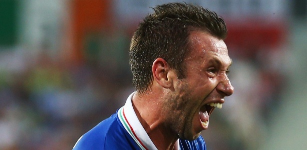 Cassano fez o primeiro gol da vitória italiana por 2 a 0 sobre a Irlanda